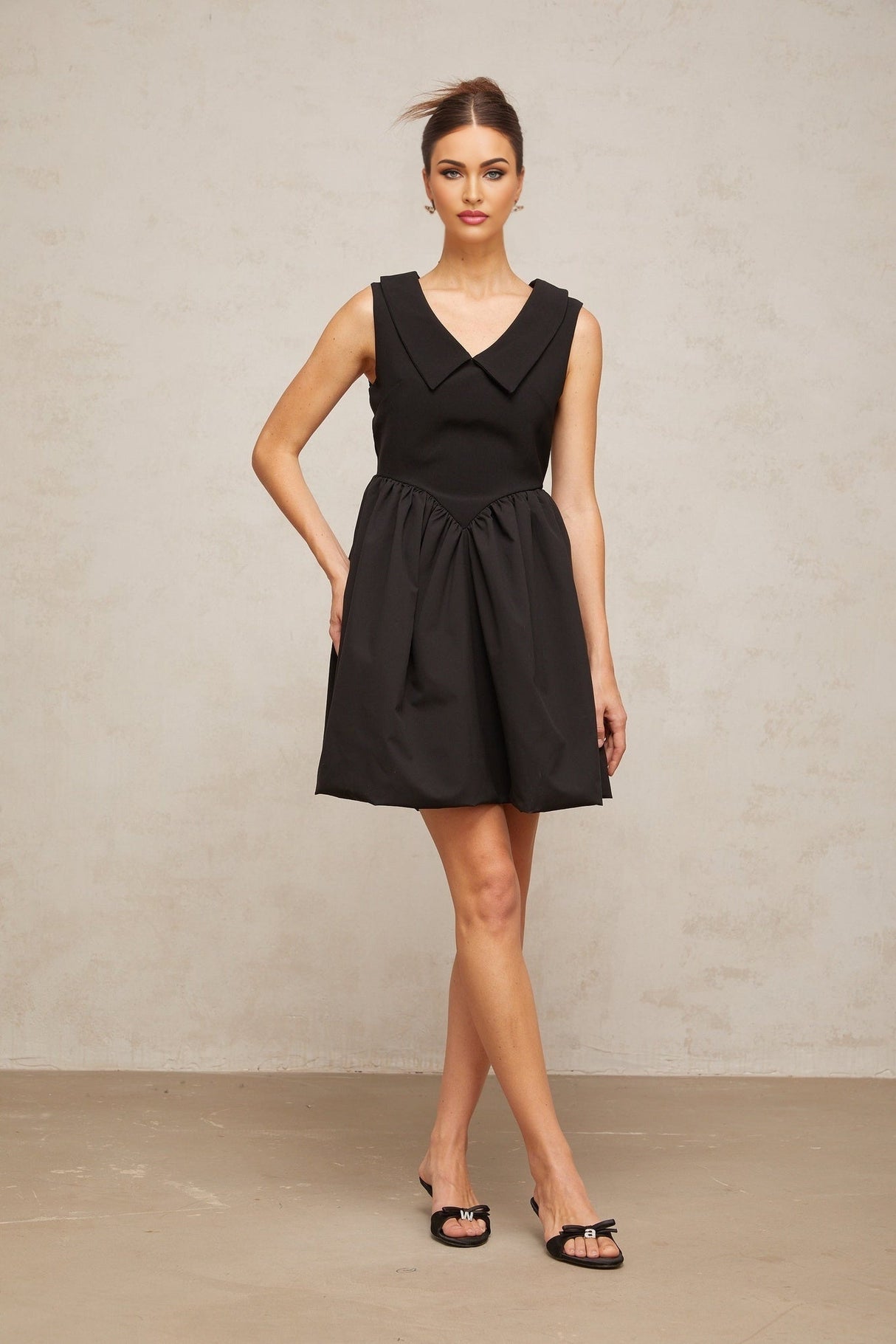 Iolanda Mini Dress - V neck - Pointed lapels - Sleeveless - Puff skirt