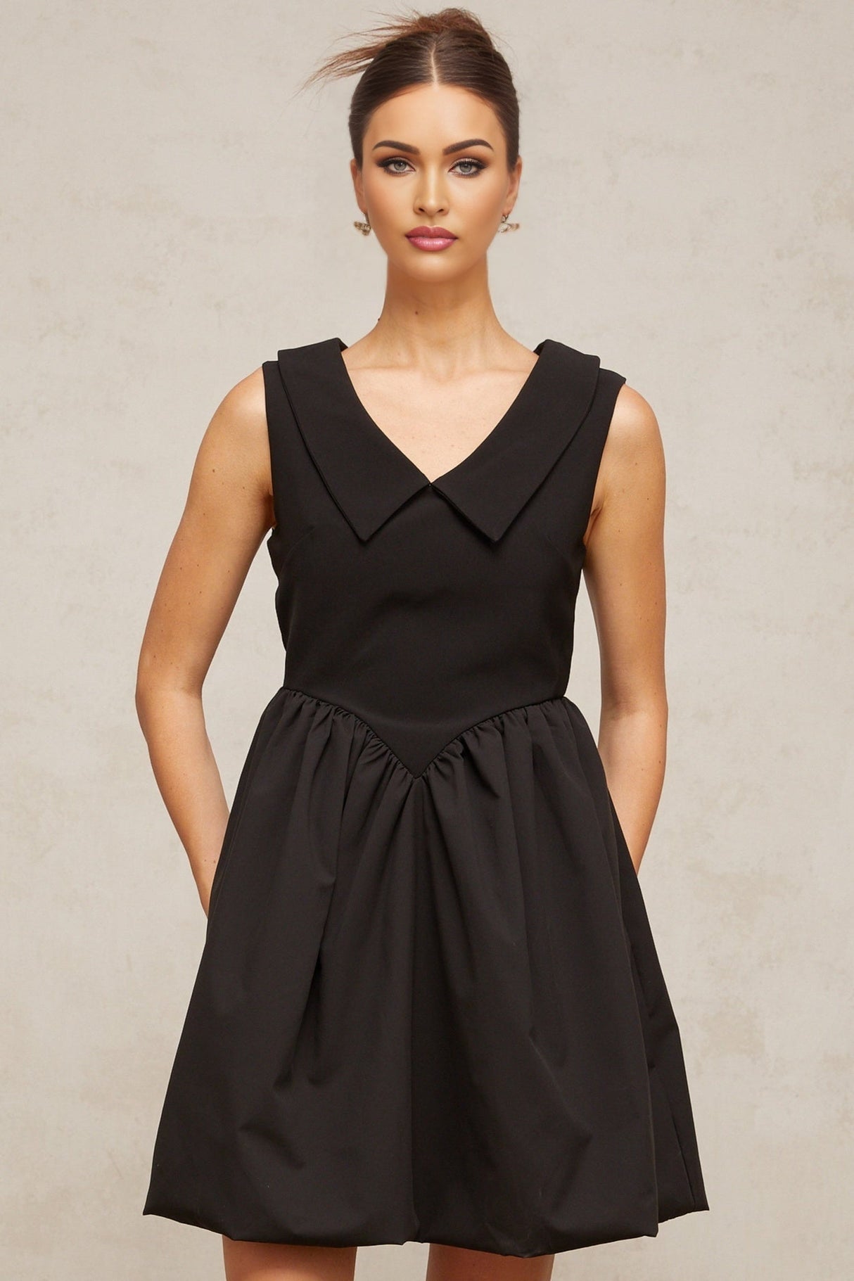 Iolanda Mini Dress - V neck - Pointed lapels - Sleeveless - Puff skirt