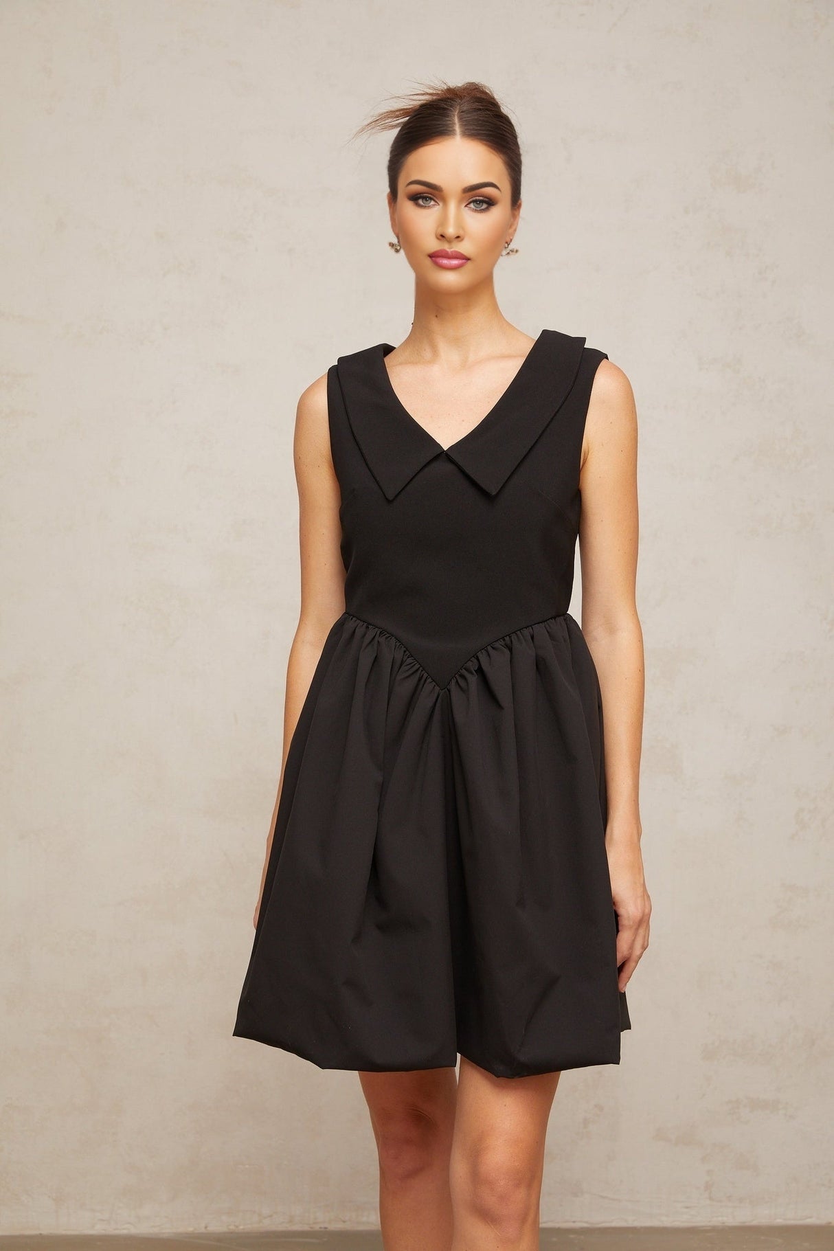 Iolanda Mini Dress - V neck - Pointed lapels - Sleeveless - Puff skirt