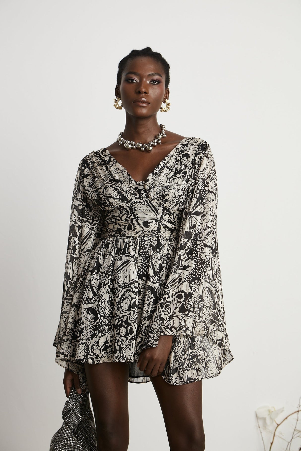 Joanna Mini Dress - V - neckline - Contrast Colors - Long Sleeves - Pattern