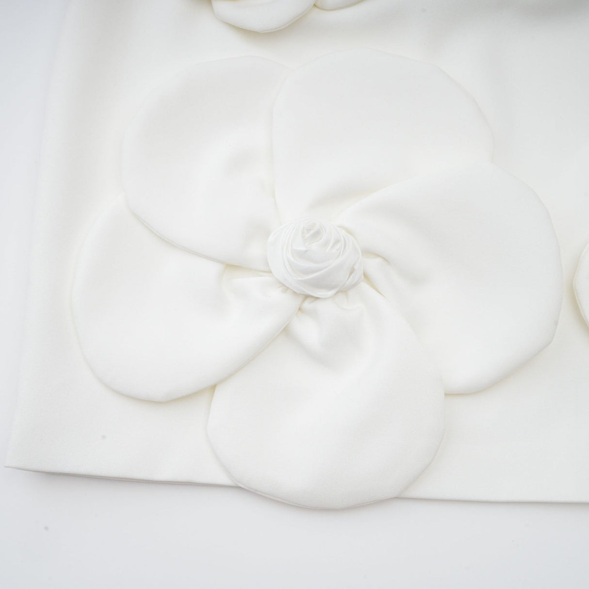 Mariarosa Mini Dress Mariarosa White Faux Flower Tie Side Zip