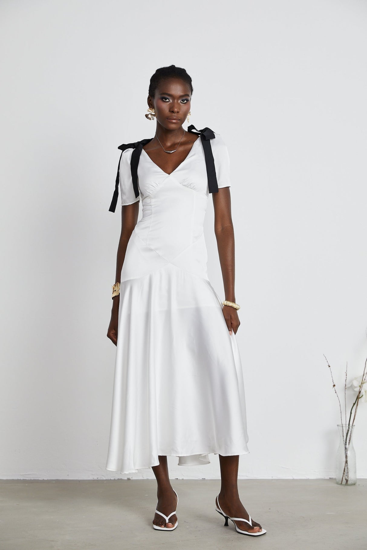 Mary White & Black Contrast Maxi Dress with V - Neck and Puff Sleeves