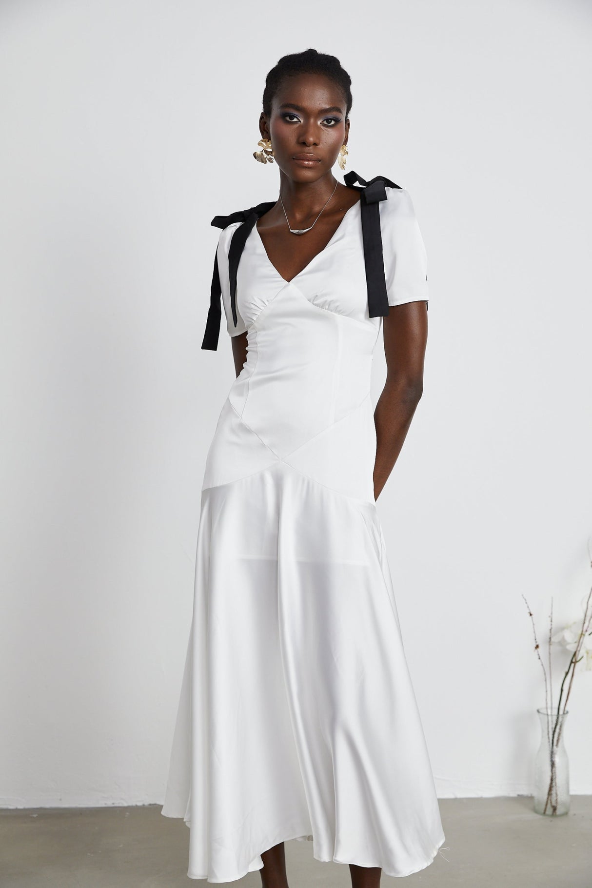 Mary White & Black Contrast Maxi Dress with V - Neck and Puff Sleeves