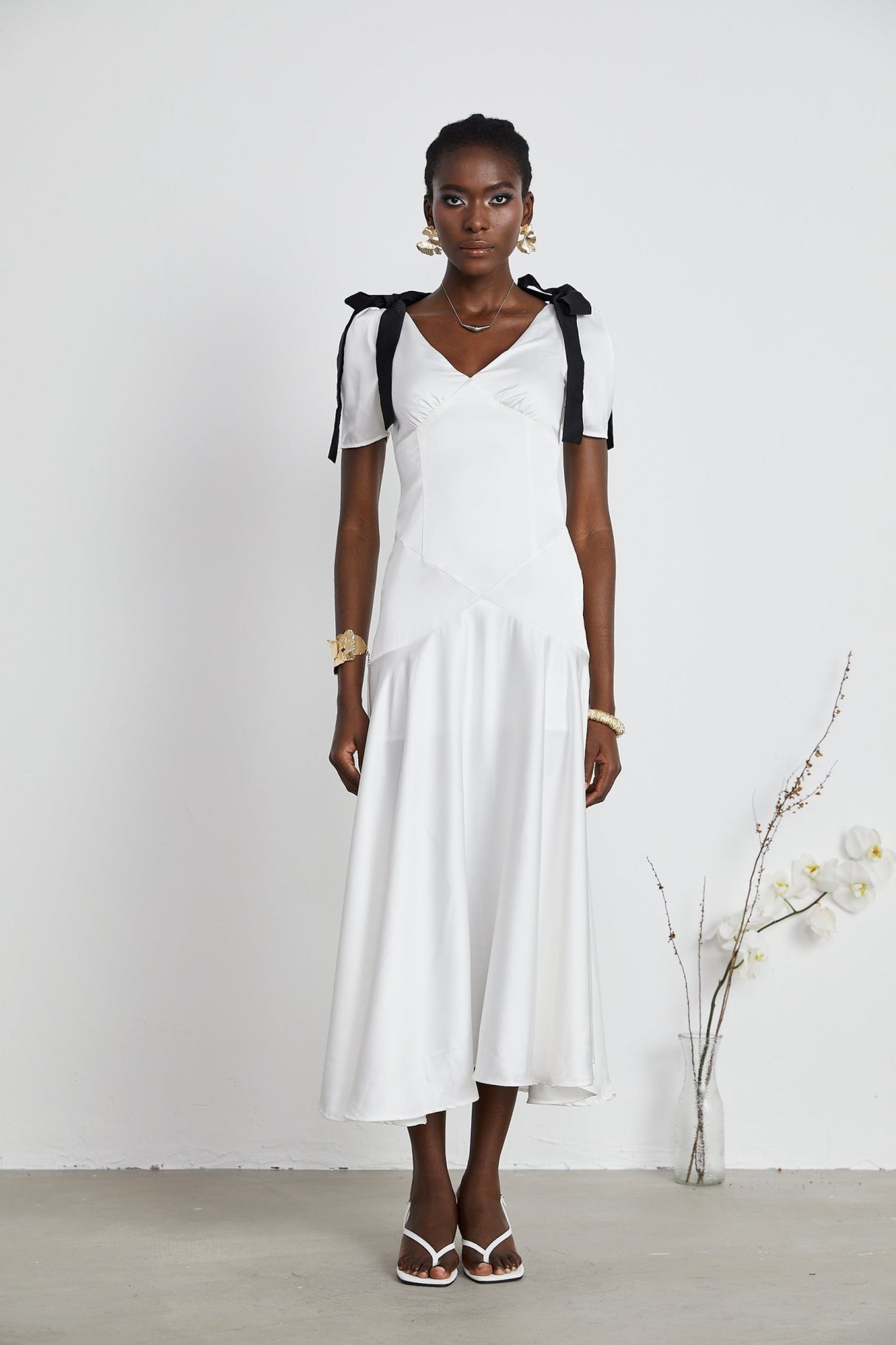 Mary White & Black Contrast Maxi Dress with V - Neck and Puff Sleeves