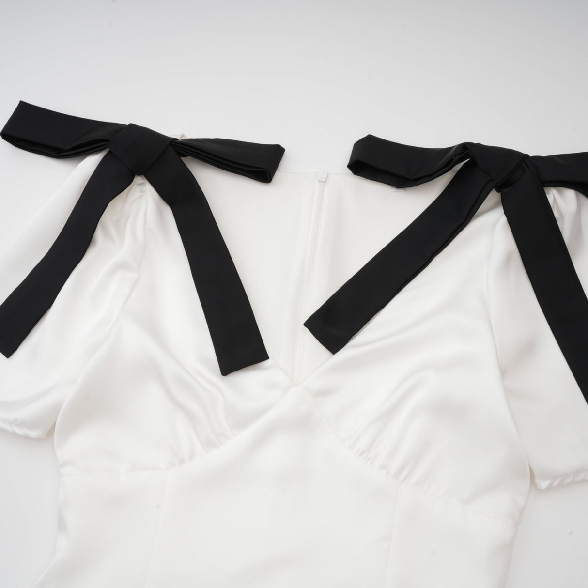 Mary White & Black Contrast Maxi Dress with V - Neck and Puff Sleeves