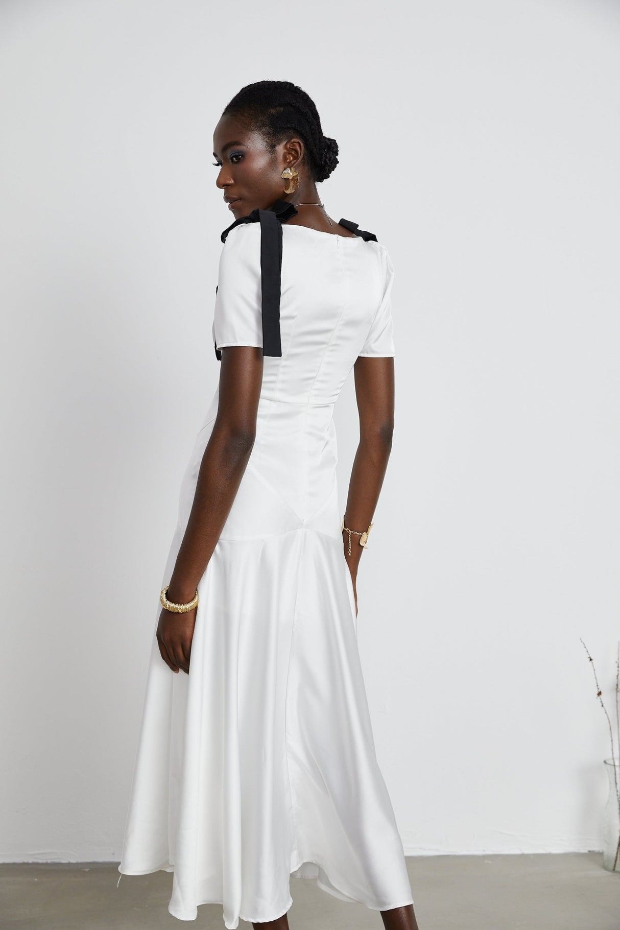 Mary White & Black Contrast Maxi Dress with V - Neck and Puff Sleeves