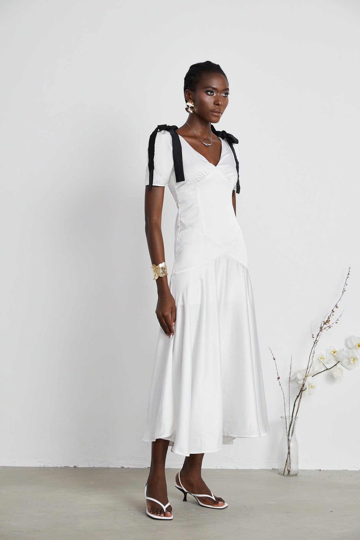 Mary White & Black Contrast Maxi Dress with V - Neck and Puff Sleeves