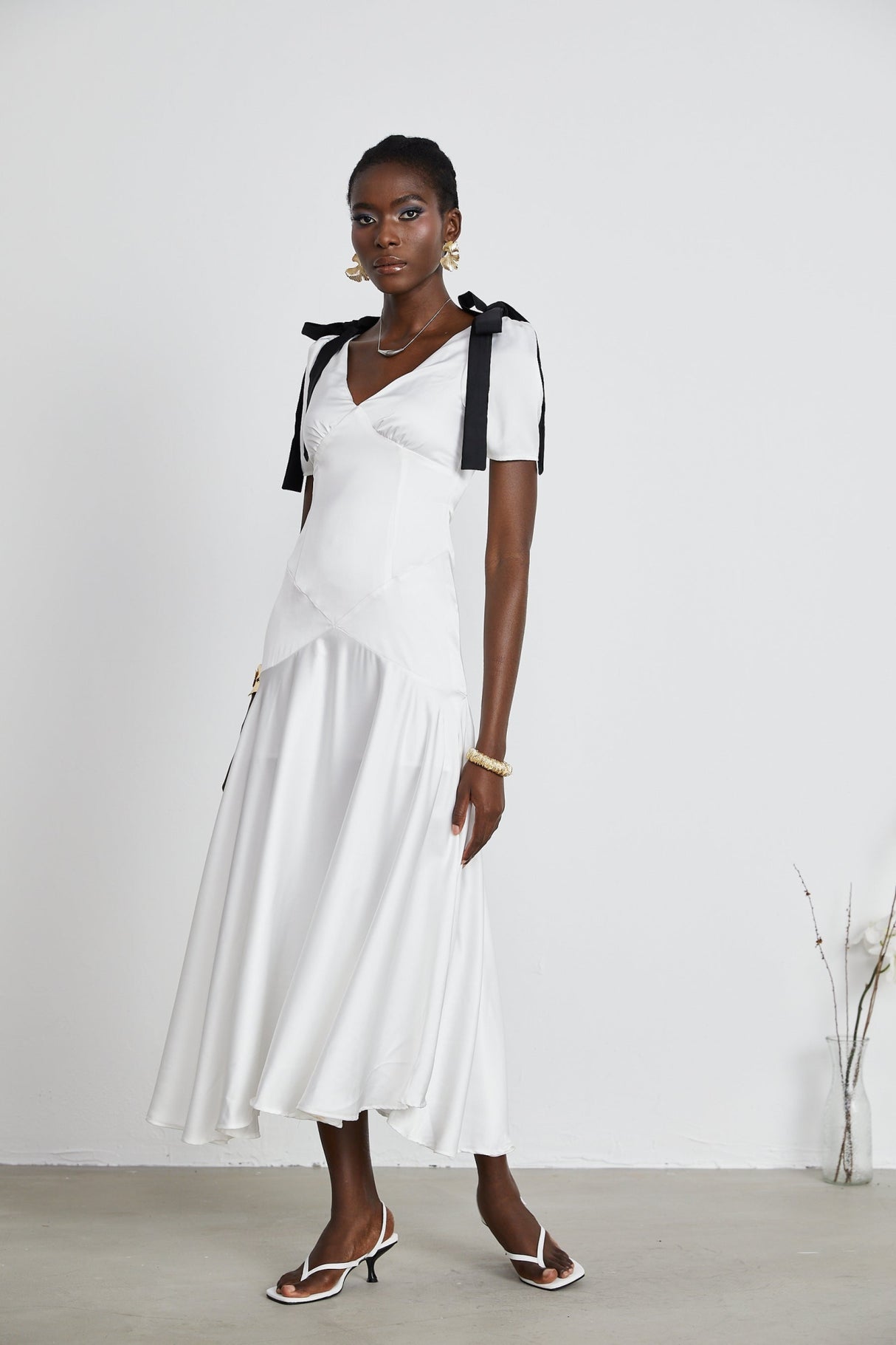 Mary White & Black Contrast Maxi Dress with V - Neck and Puff Sleeves