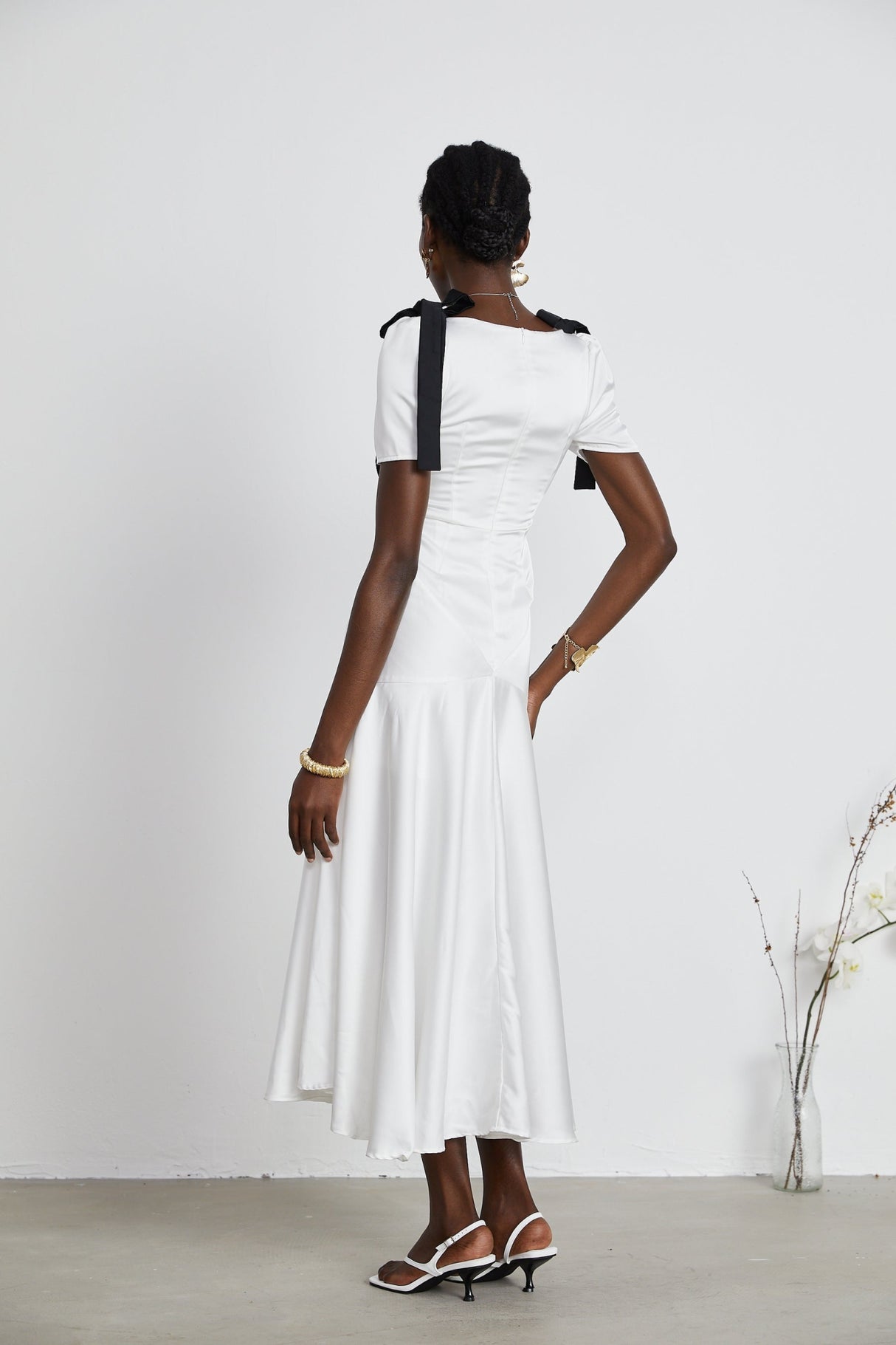 Mary White & Black Contrast Maxi Dress with V - Neck and Puff Sleeves