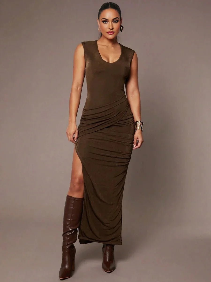 Rosaura Maxi Dress - Scoop Neckline - Bodycon Fit - Backless Design - Split Thigh