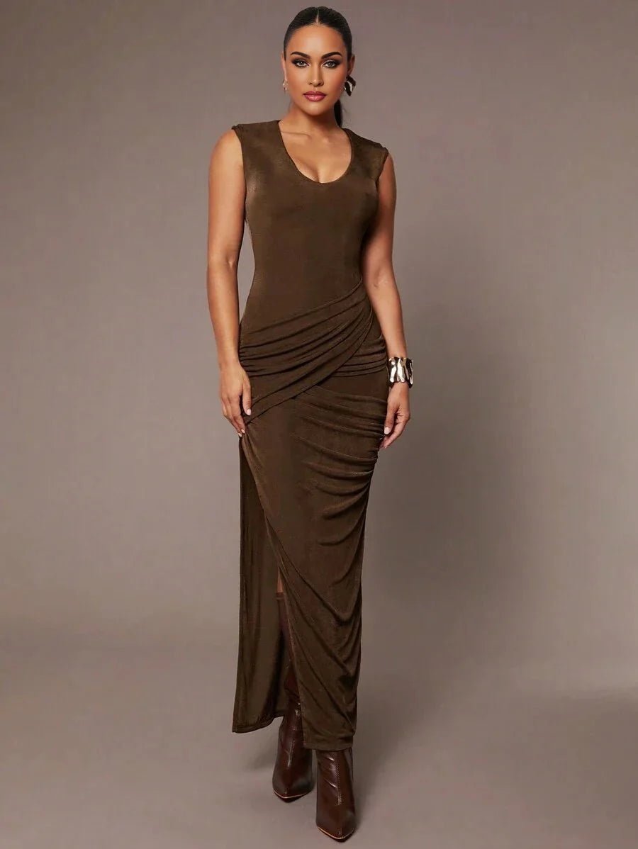 Rosaura Maxi Dress - Scoop Neckline - Bodycon Fit - Backless Design - Split Thigh