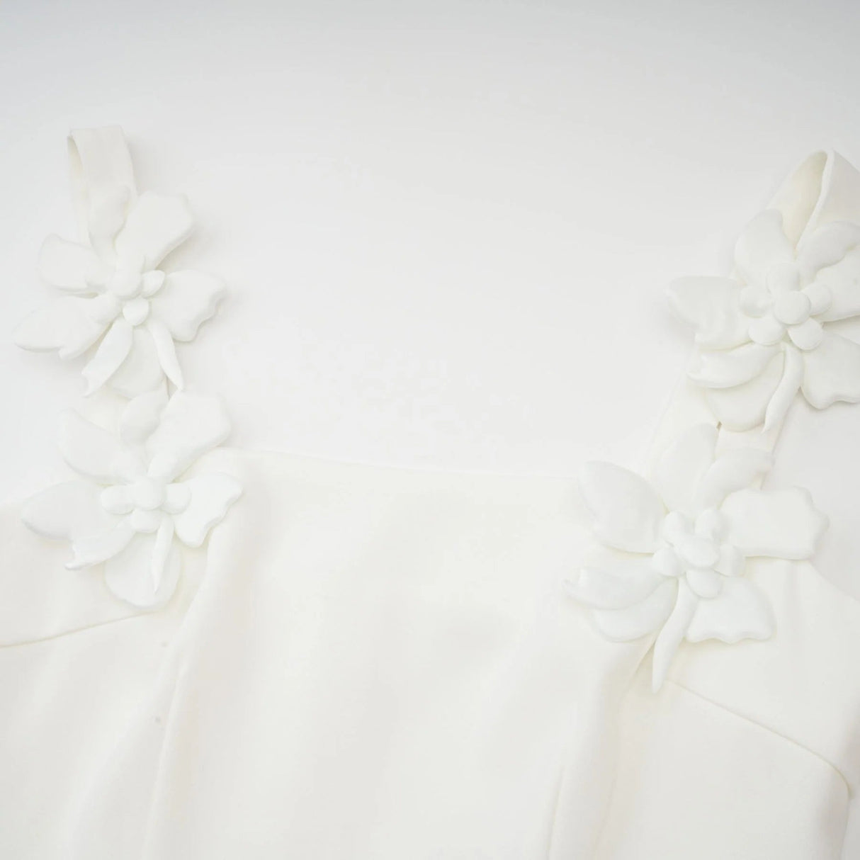 Valeria Midi Dress White Faux - Flower Square - Neck