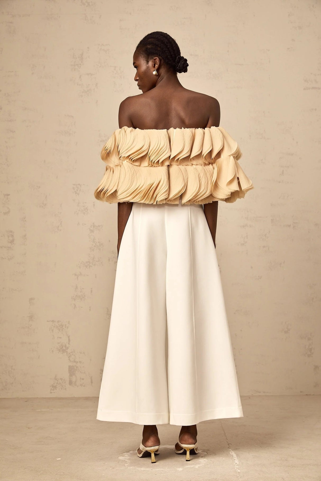 Vincenzina Cropped Top Neutrals Off - Shoulder Shirred