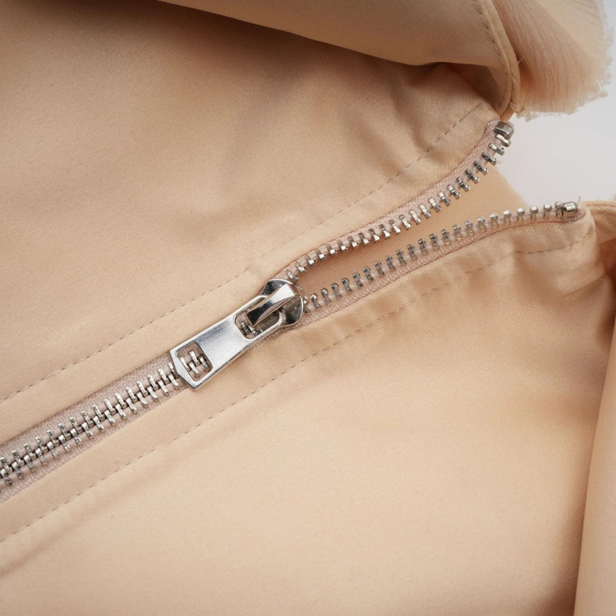 Vincenzina Cropped Top Neutrals Off - Shoulder Shirred