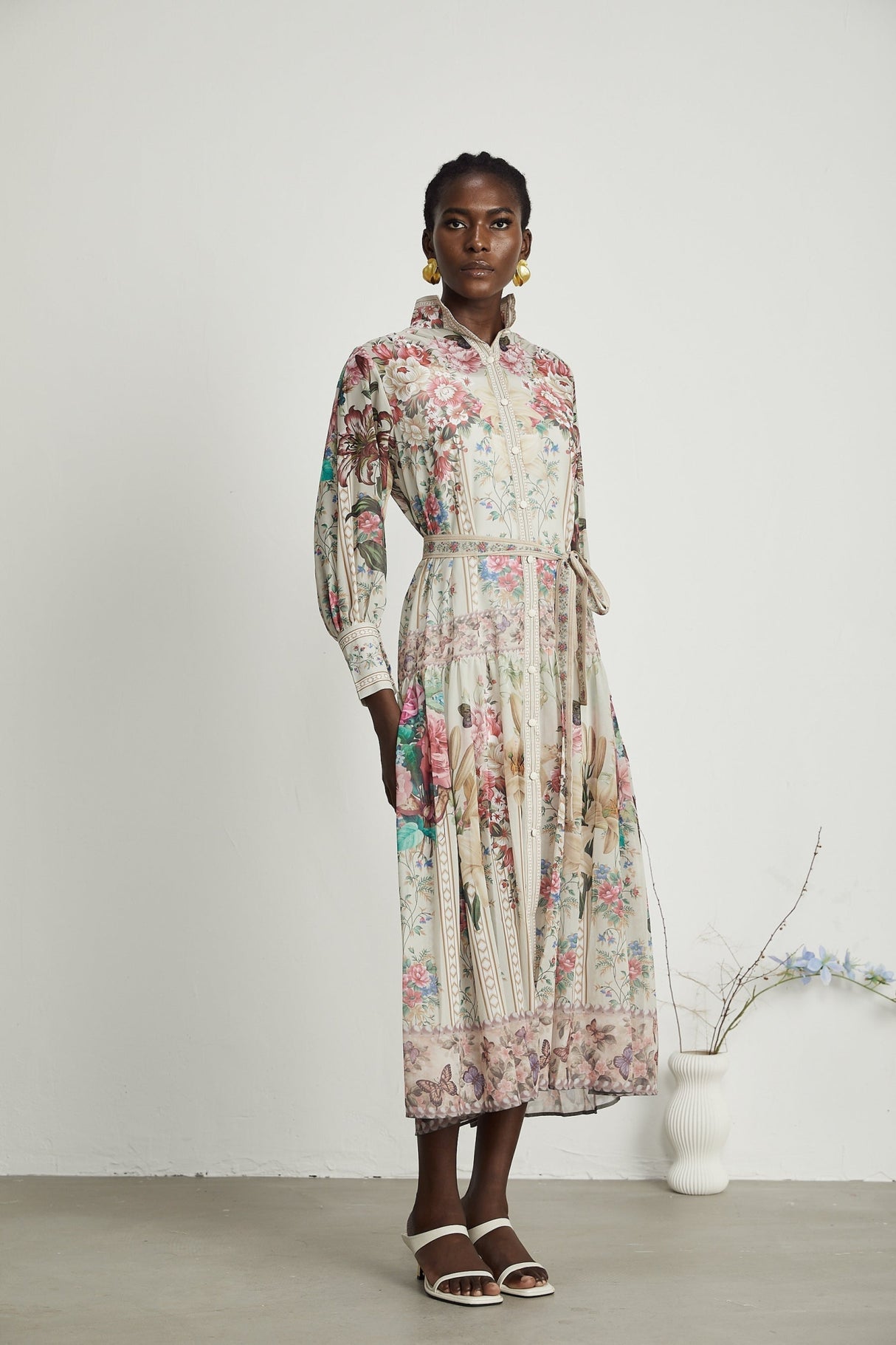 Yara Floral Print Midi Dress in Neutrals/Multicolor