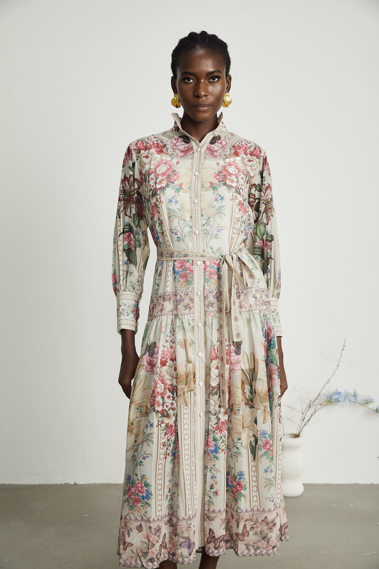 Yara Floral Print Midi Dress in Neutrals/Multicolor