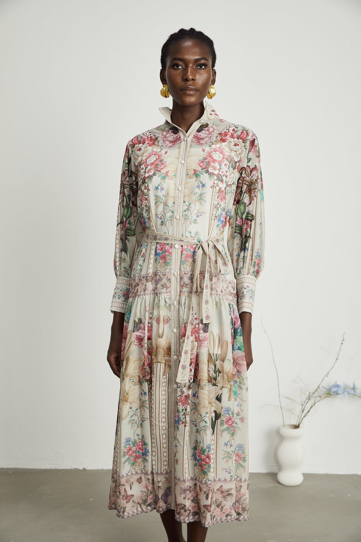 Yara Floral Print Midi Dress in Neutrals/Multicolor