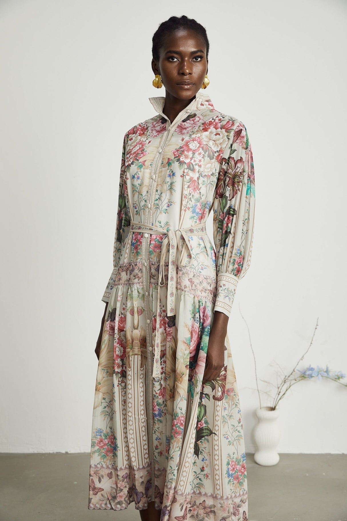 Yara Floral Print Midi Dress in Neutrals/Multicolor