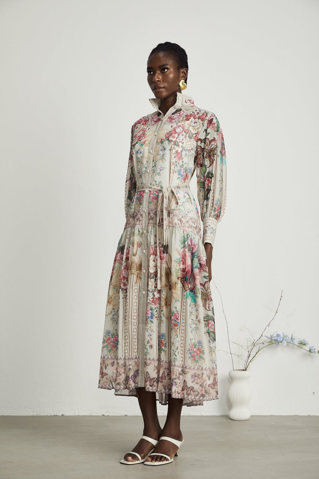 Yara Floral Print Midi Dress in Neutrals/Multicolor