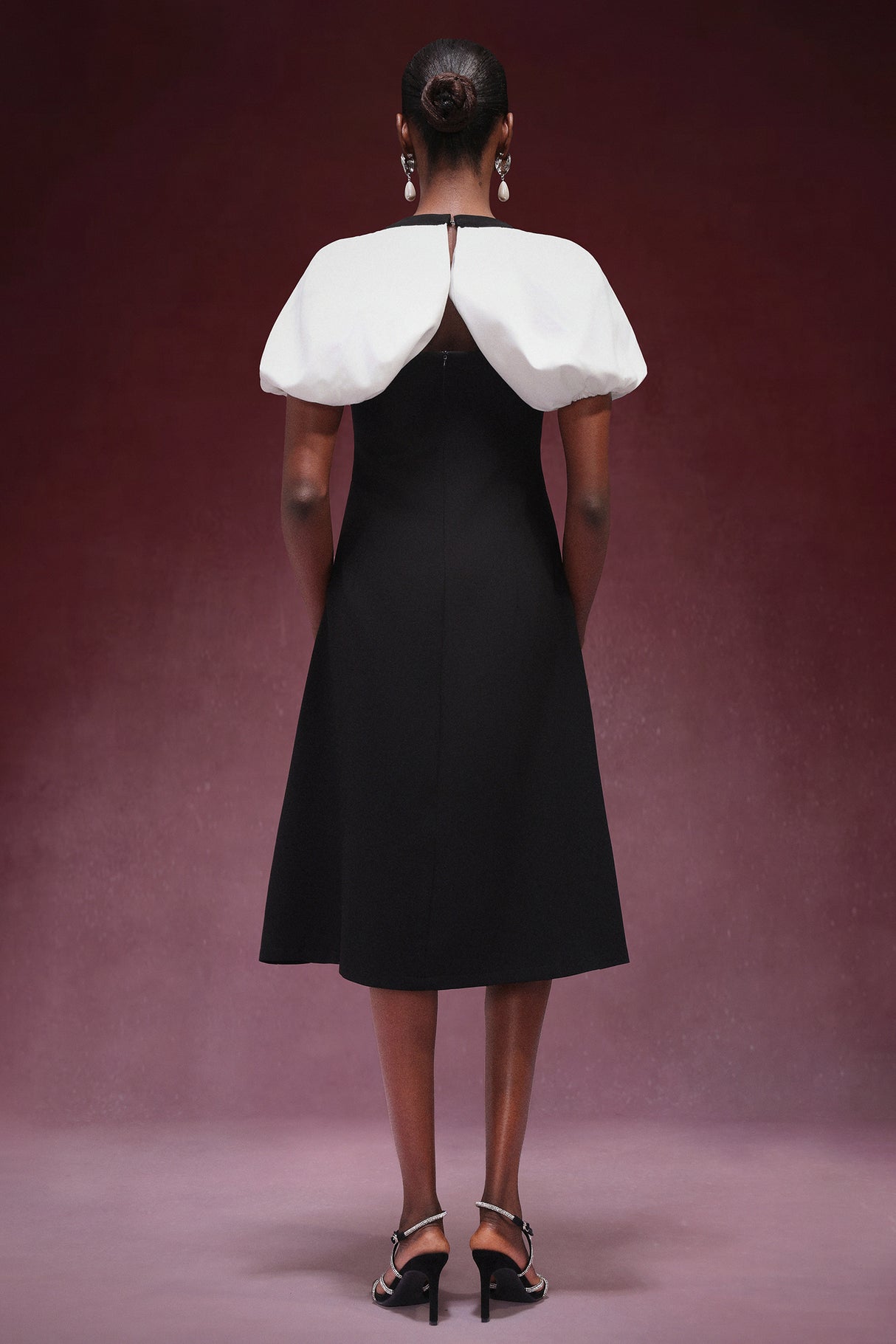 Millie Midi Dress - Square-Cut Collar - Voluminous Sleeves - Flattering Silhouette - Comfortable Fit - Statement-Making