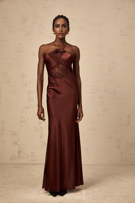 A long elegant winered maxi dress with satin fabric and lace panelling details named Eléonore