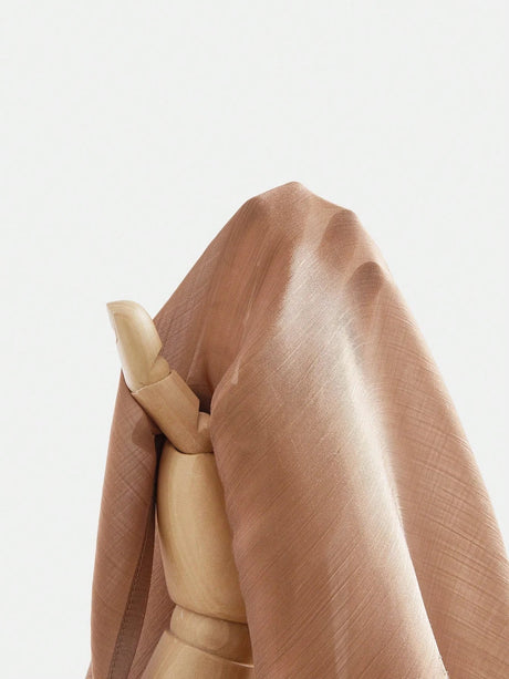 This elegant dress features a soft, dusty rose hue that drapes beautifully, creating a flattering silhouette. Made from.