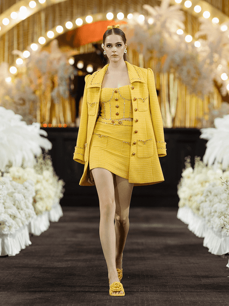 Ambrogina Coat - Fitted Silhouette - Mid - Thigh Length - Durable And Comfortable Fabric - Vibrant Tweed Design - Premium Quality - Modern Look