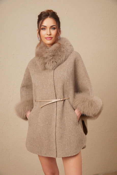Barbara Coat - Crew neck - Cape sleeves - Detachable collar and cuffs
