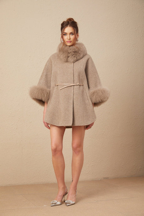 Barbara Coat - Crew neck - Cape sleeves - Detachable collar and cuffs