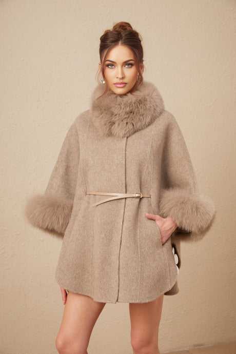 Barbara Coat - Crew neck - Cape sleeves - Detachable collar and cuffs