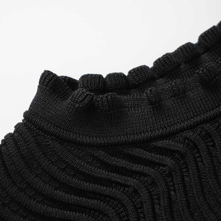 Black bodycon dress with textured wave pattern and ruffled collar and sleeves, ideal for parties or dinners