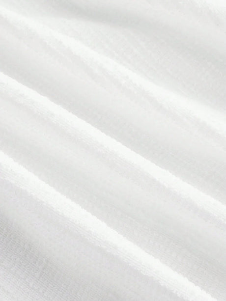 This elegant white dress features a flowing, lightweight fabric that drapes beautifully, enhancing its graceful silhouette..