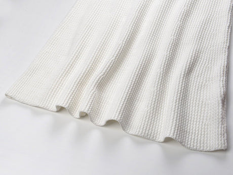 Dress - Fitted Silhouette With Flared Hem - Elegant Design With Pocket Detailing - Tailored Fit - Chic and Sophisticated Appearance