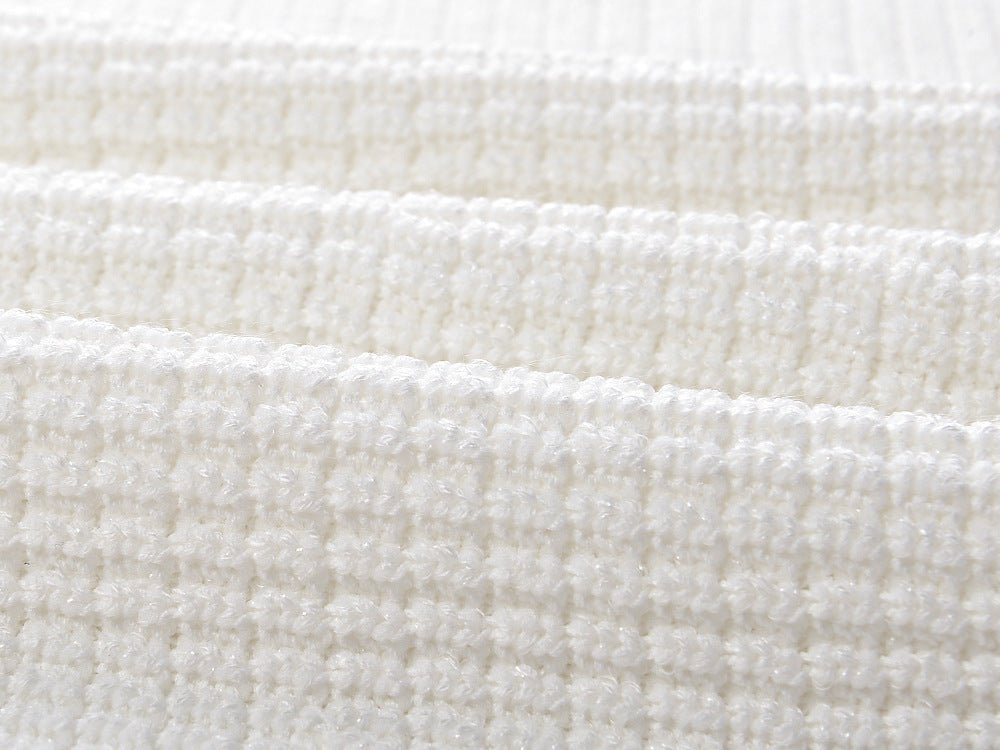 Dress - Fitted Silhouette With Flared Hem - Elegant Design With Pocket Detailing - Tailored Fit - Chic and Sophisticated Appearance