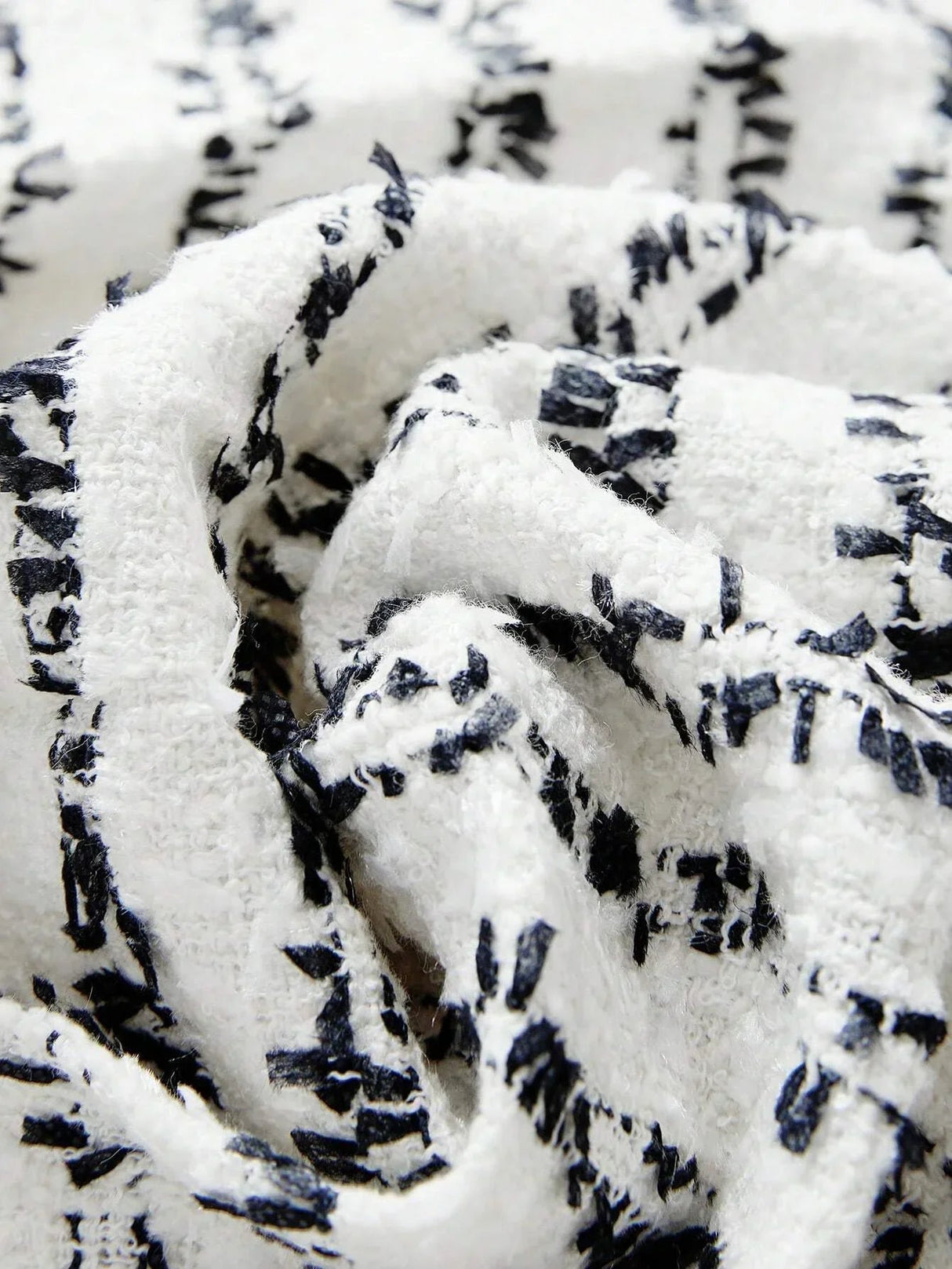 The dress features a chic black and white pattern with a textured fabric that offers a soft, cozy feel. Its relaxed fit.