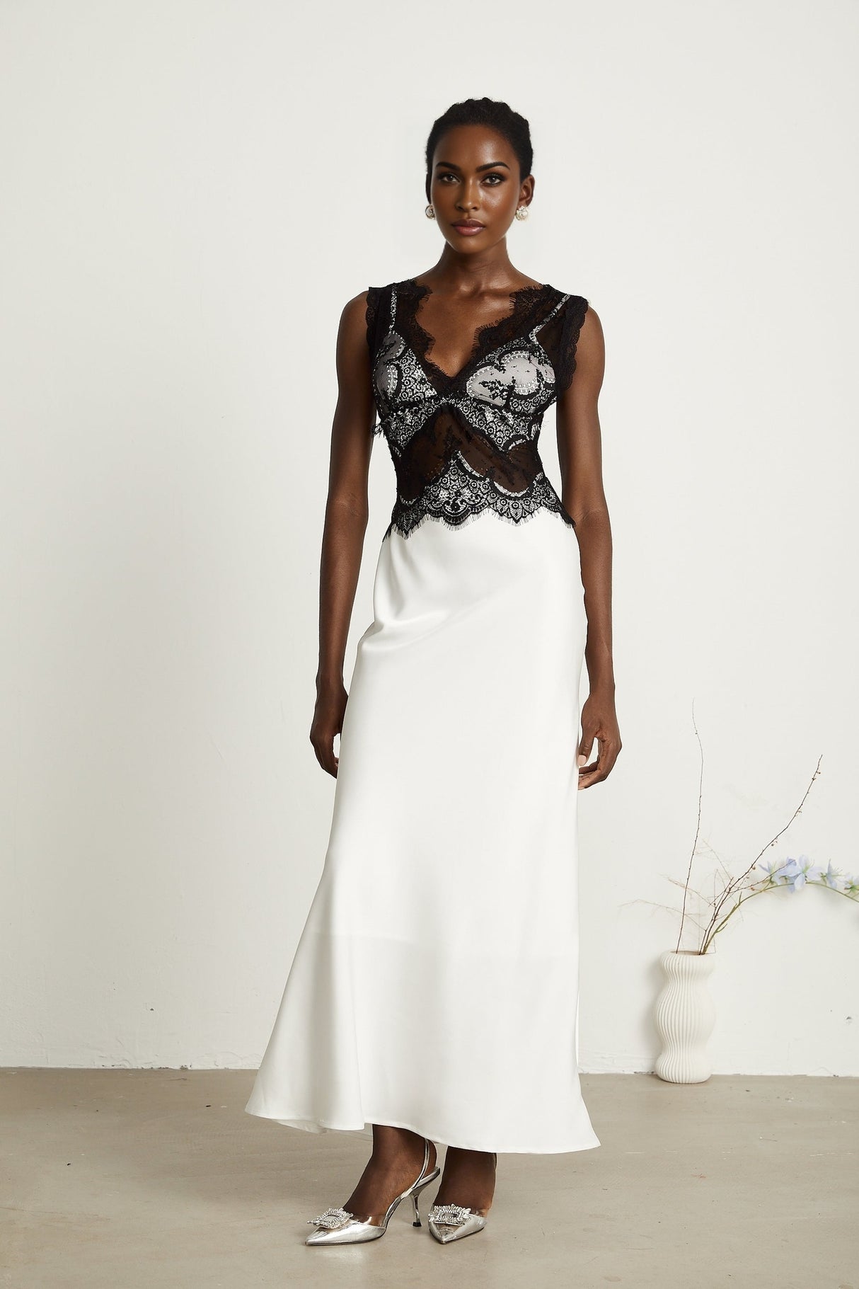 Éléonore contrastcolor lacedetail maxi dress