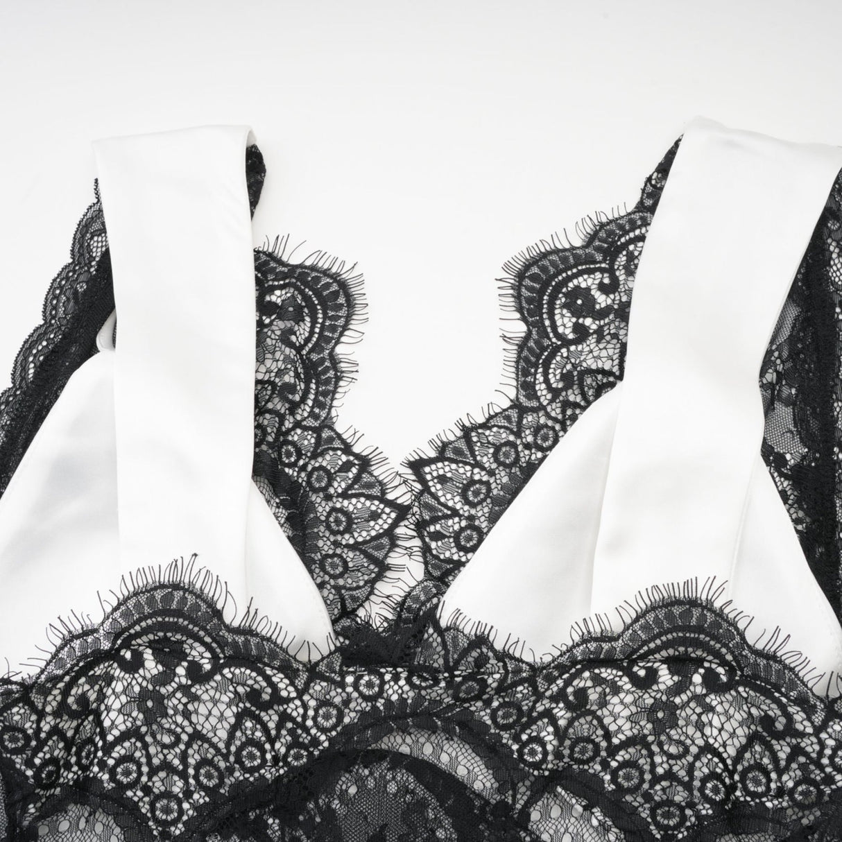 Éléonore contrastcolor lacedetail maxi dress