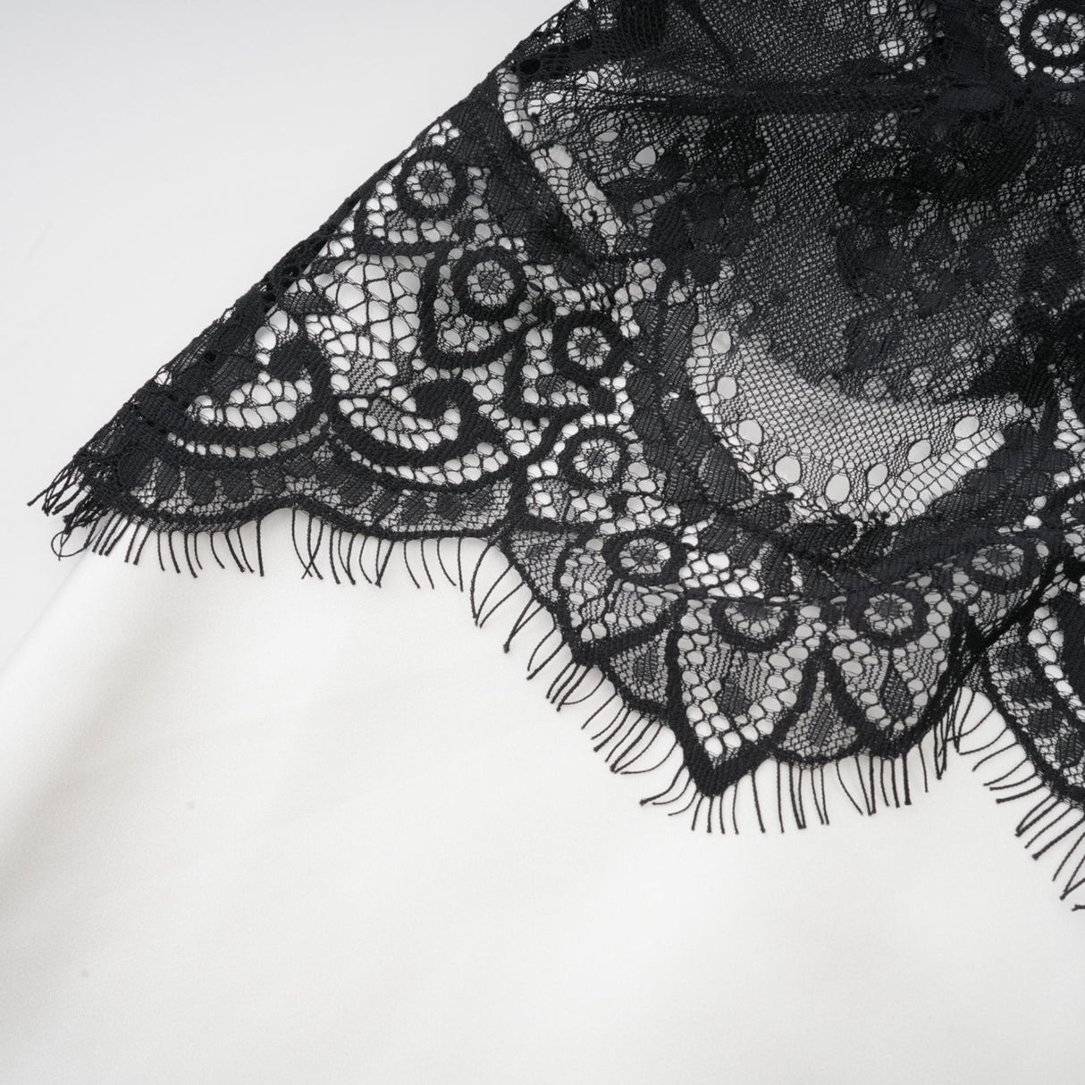 Éléonore contrastcolor lacedetail maxi dress