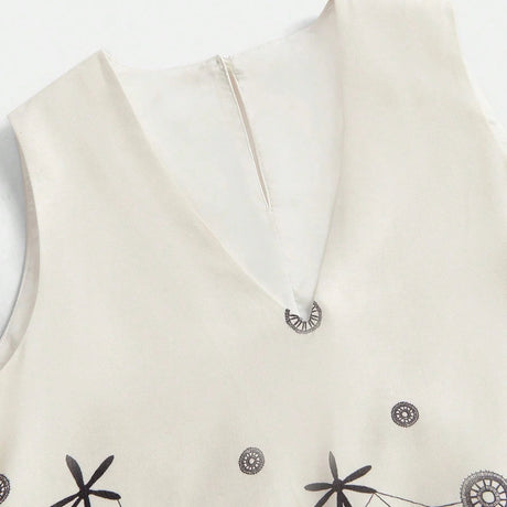 This elegant cream dress features a flattering V-neckline and delicate floral embroidery, combining a feminine aesthetic.