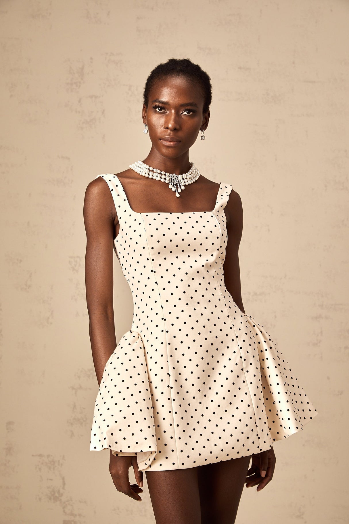 Geneviève neutral colored mini dress with polka dot pattern and puff sleeves