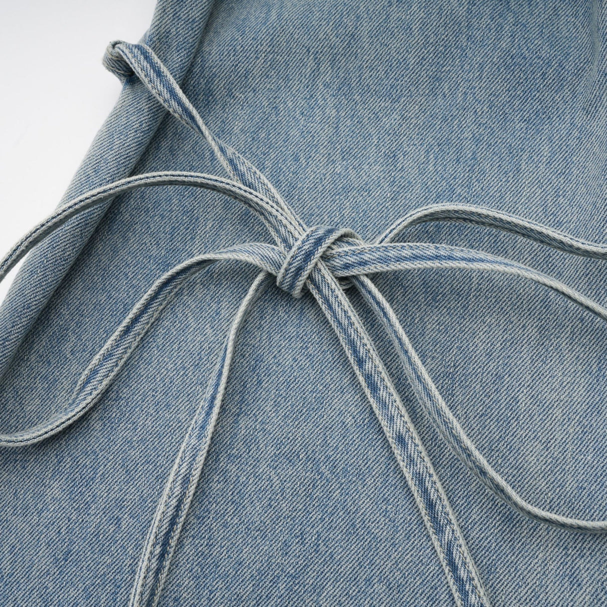 Géraldine strapdetail jeans