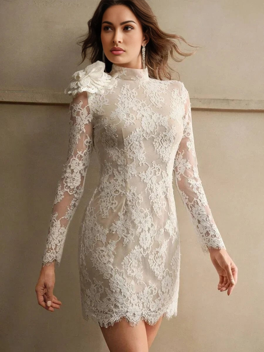 This stunning dress features a romantic lace design in a soft cream color, tailored for a body-hugging fit that accentuates.