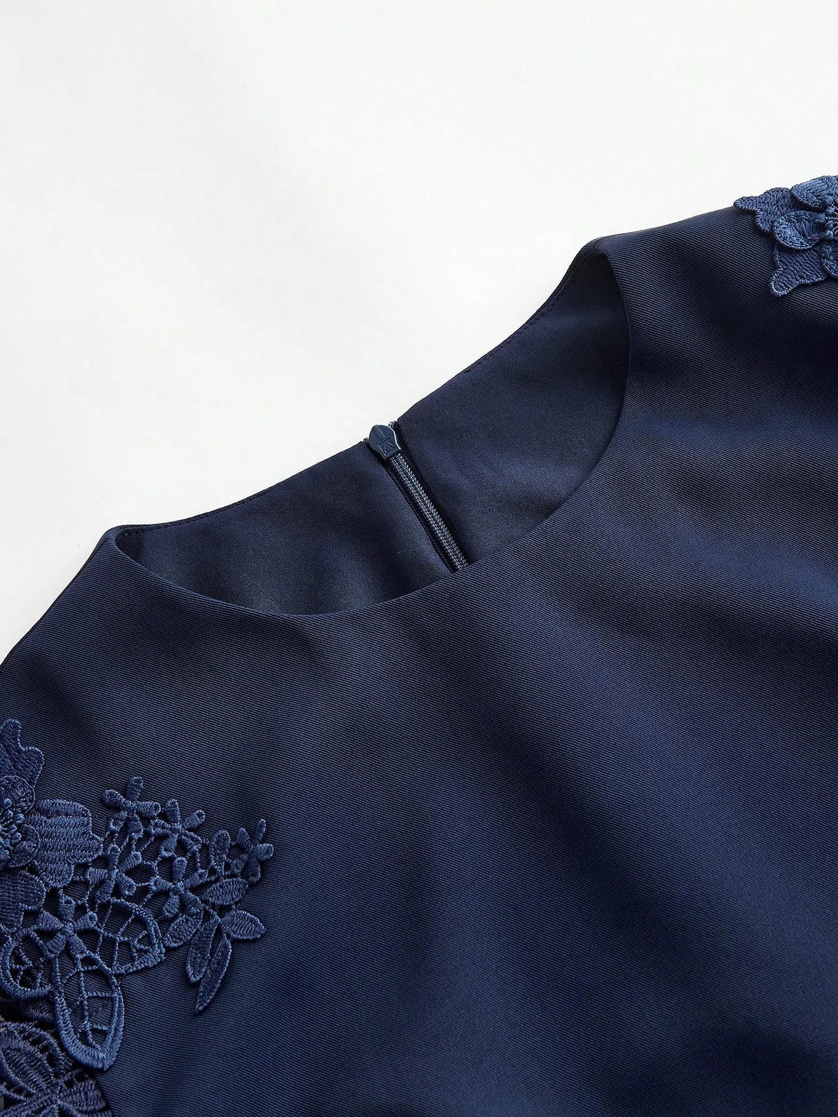 Lina Midi Dress - Round Neck - Formal & Evening - Regular Sleeve - High Waist - Elegant