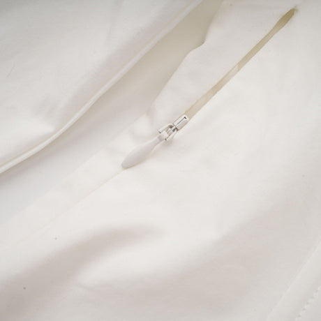 Plissiertes weisses Mini Hemdkleid mit taillierter Passform von Orlane
