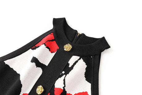 Rita Crop Top – Sleeveless High Neck – Floral Pattern – Fitted Cropped Knit – Decorative Gold Buttons – Versatile Layering Piece