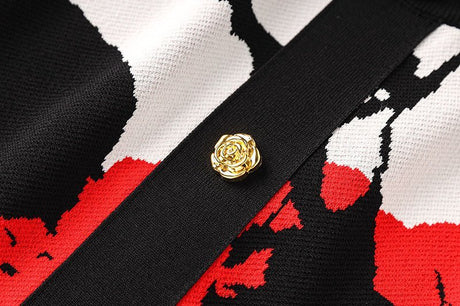 Rita Crop Top – Sleeveless High Neck – Floral Pattern – Fitted Cropped Knit – Decorative Gold Buttons – Versatile Layering Piece