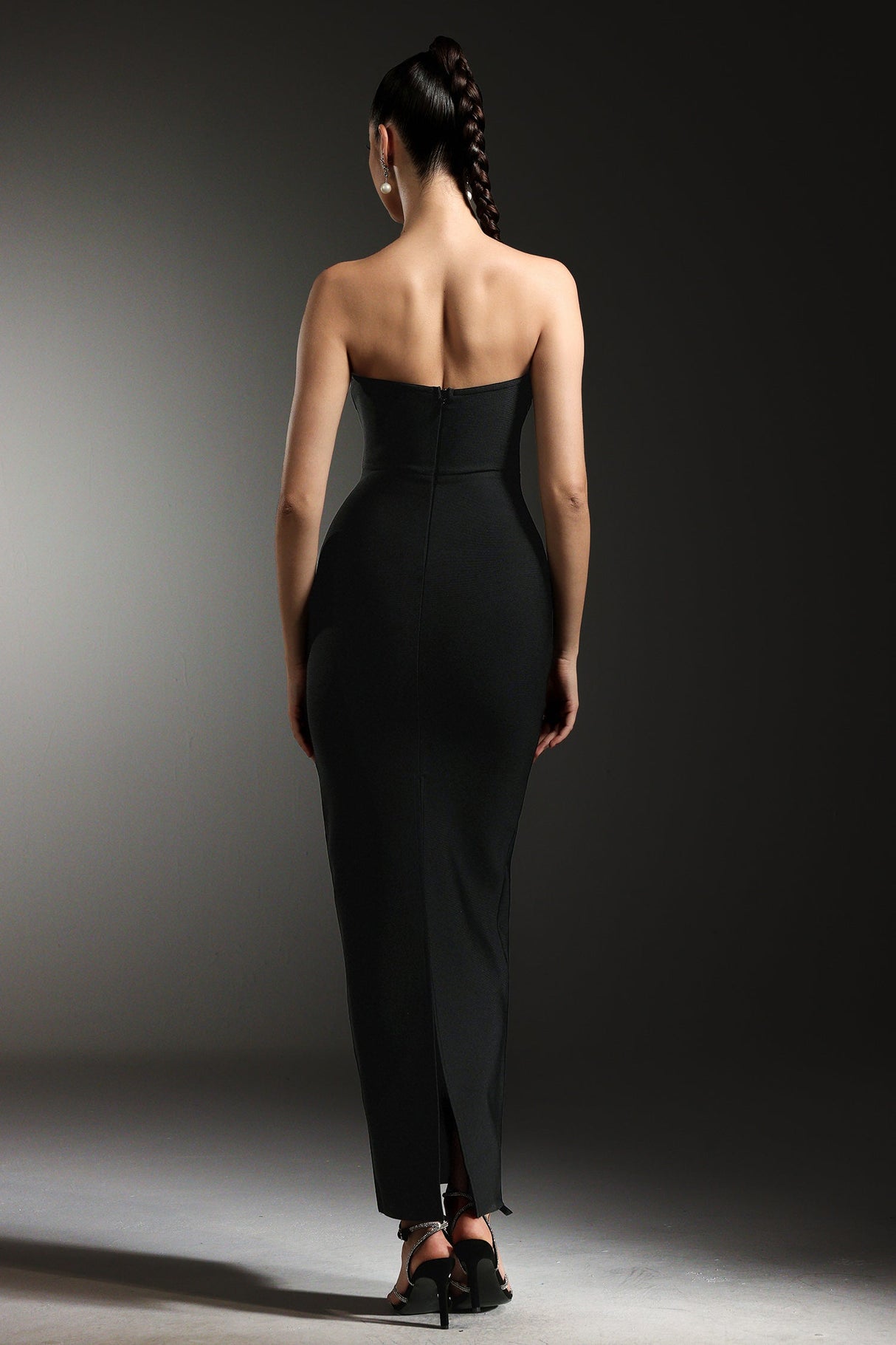 Rossella Black Diamond V-Neckline Sleeveless Dress for Formal Occasions with Shimmering Embellishments