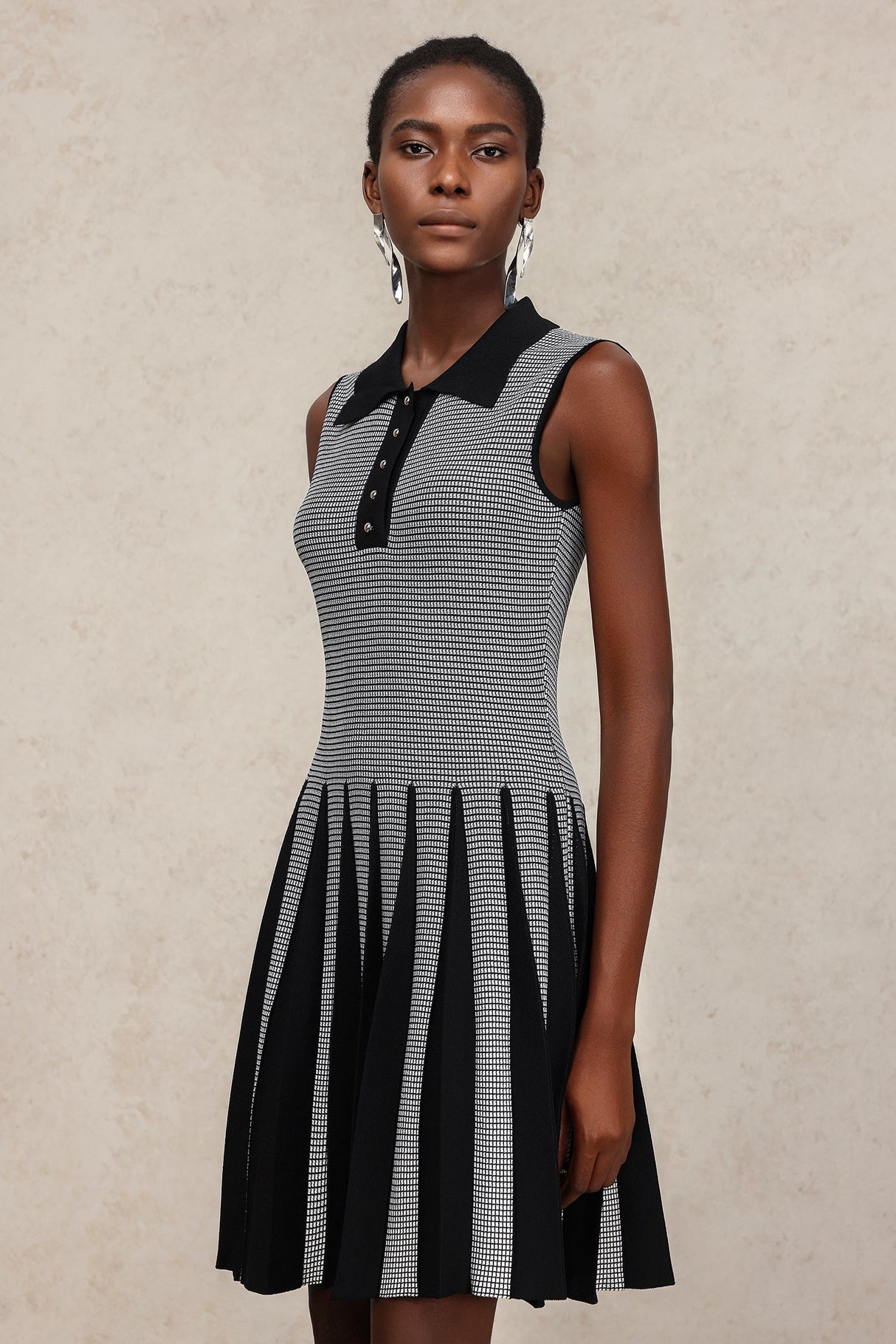 Sabrina Black Lapel Collar Sleeveless Pleated Skirt Dress