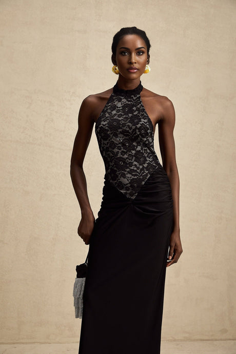 Schwarzes Maxikleid mit Neckholder Ausschnitt und Blumenspitzenmuster langer fliessender Rock Camille Kollektion