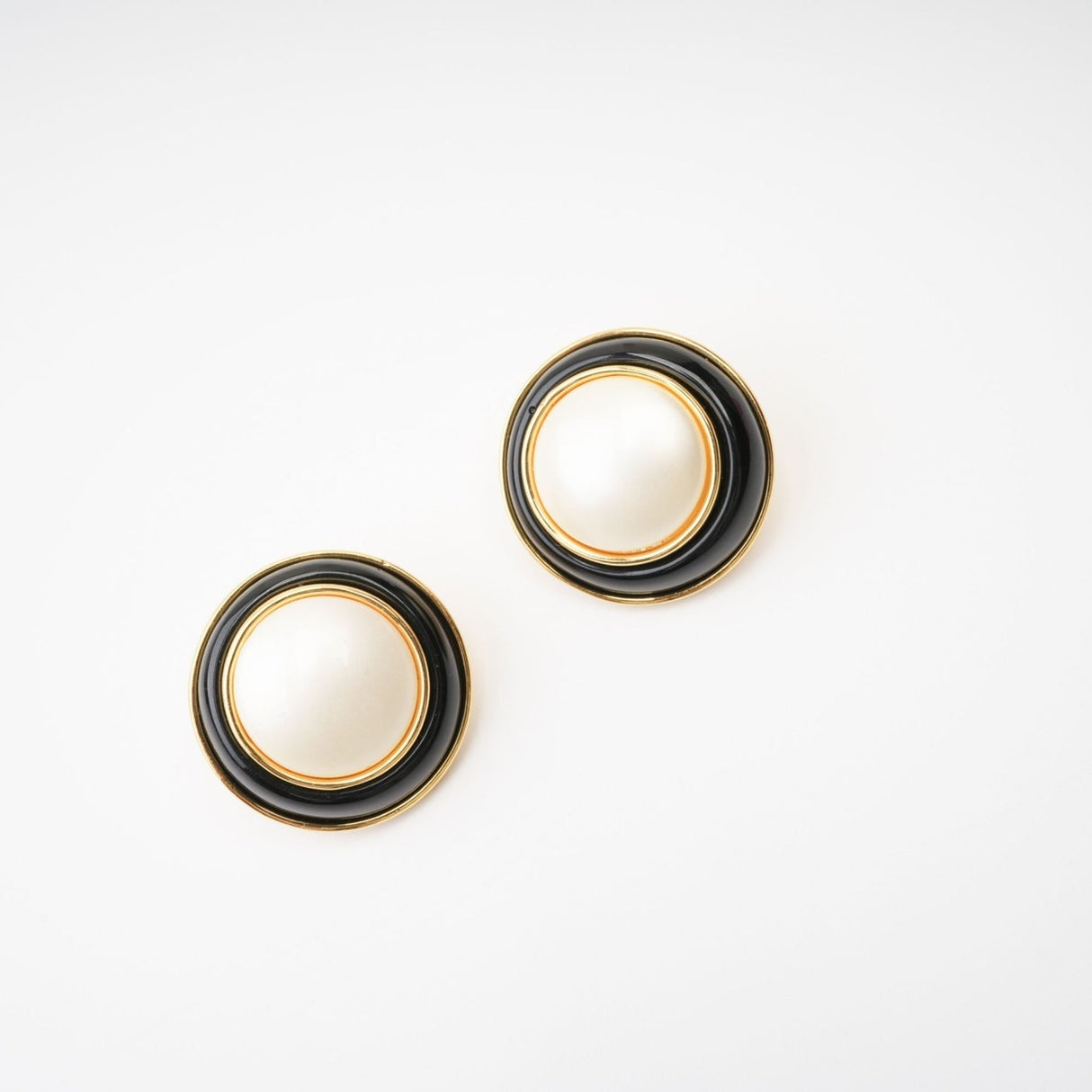 Violette round earrings